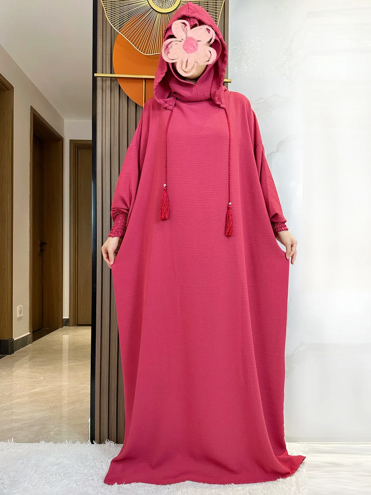 Abaya monochrome décontractée à capuche - image de produit 5