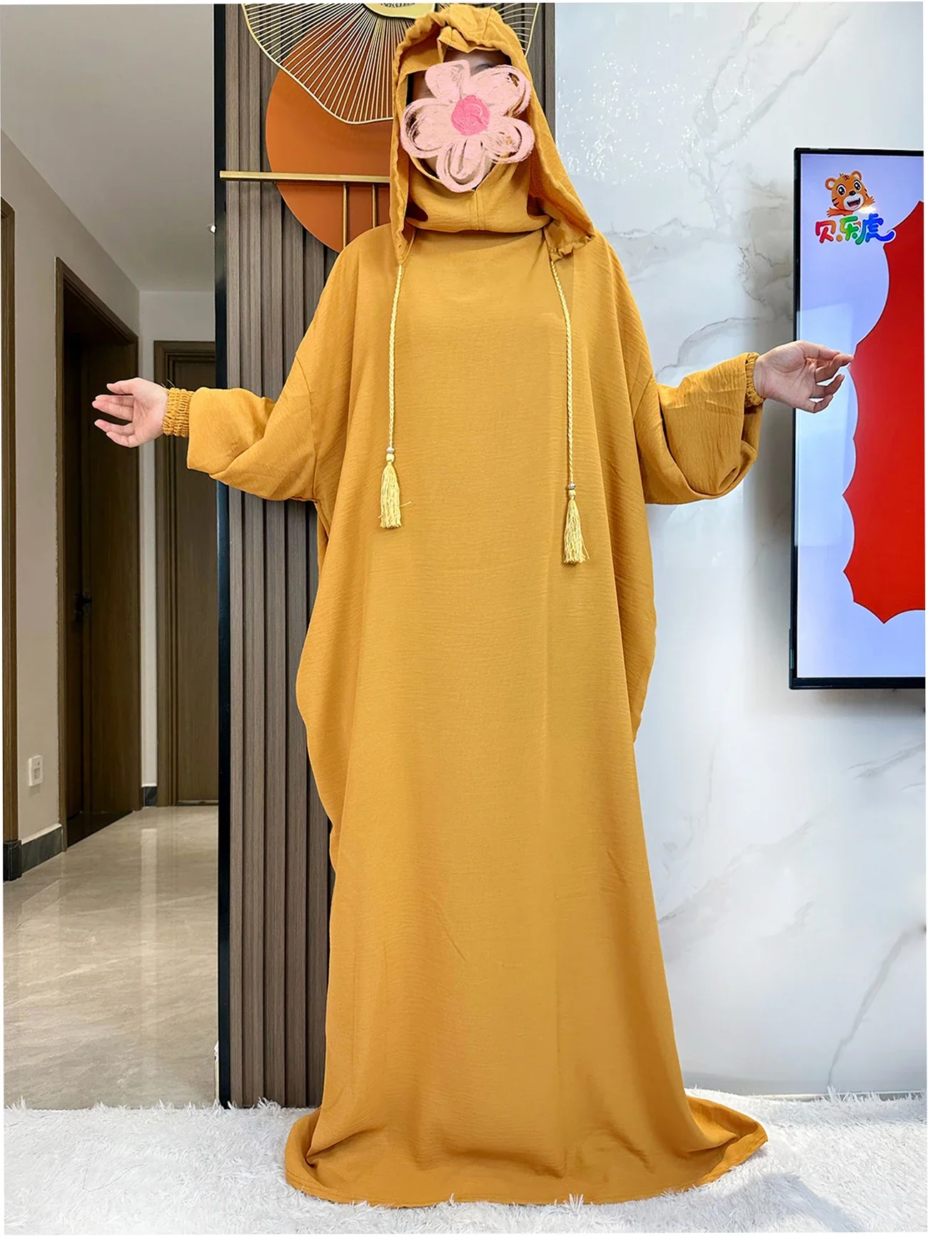Abaya monochrome décontractée à capuche - image de produit 11