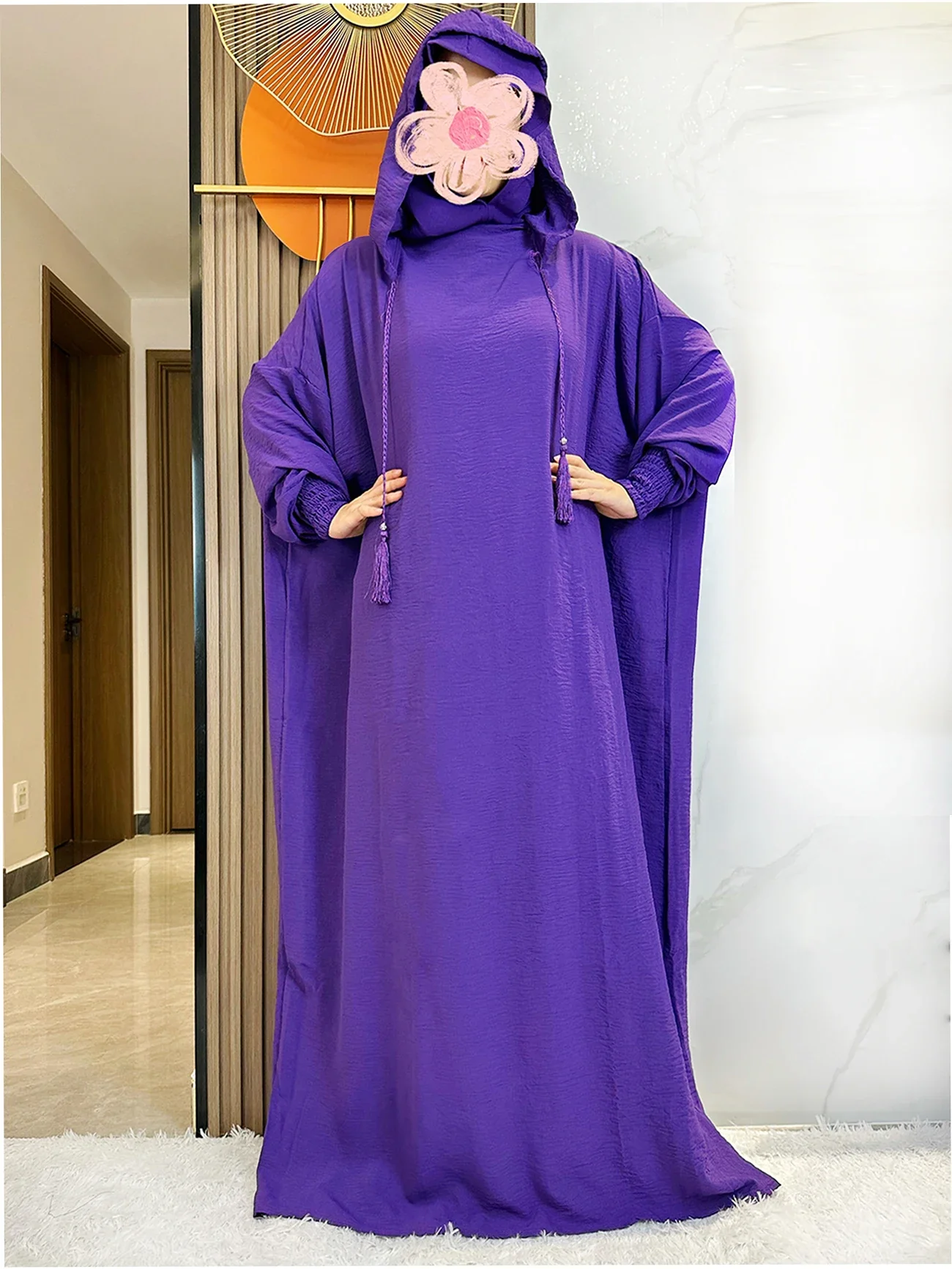 Abaya monochrome décontractée à capuche - image de produit 3